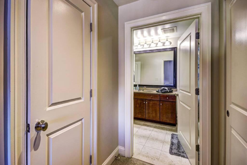 Chase Penthouse At 39 West Baltimore Inner Harbor Convention Center Free Indoor Parking One And Two Bedrooms ภายนอก รูปภาพ
