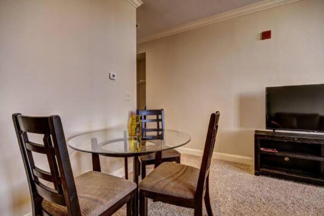 Chase Penthouse At 39 West Baltimore Inner Harbor Convention Center Free Indoor Parking One And Two Bedrooms ภายนอก รูปภาพ